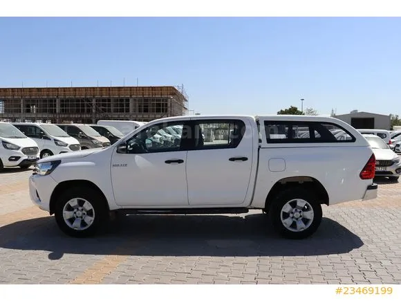 Toyota Hilux 2.4 D-4D 4x4 Active Image 2